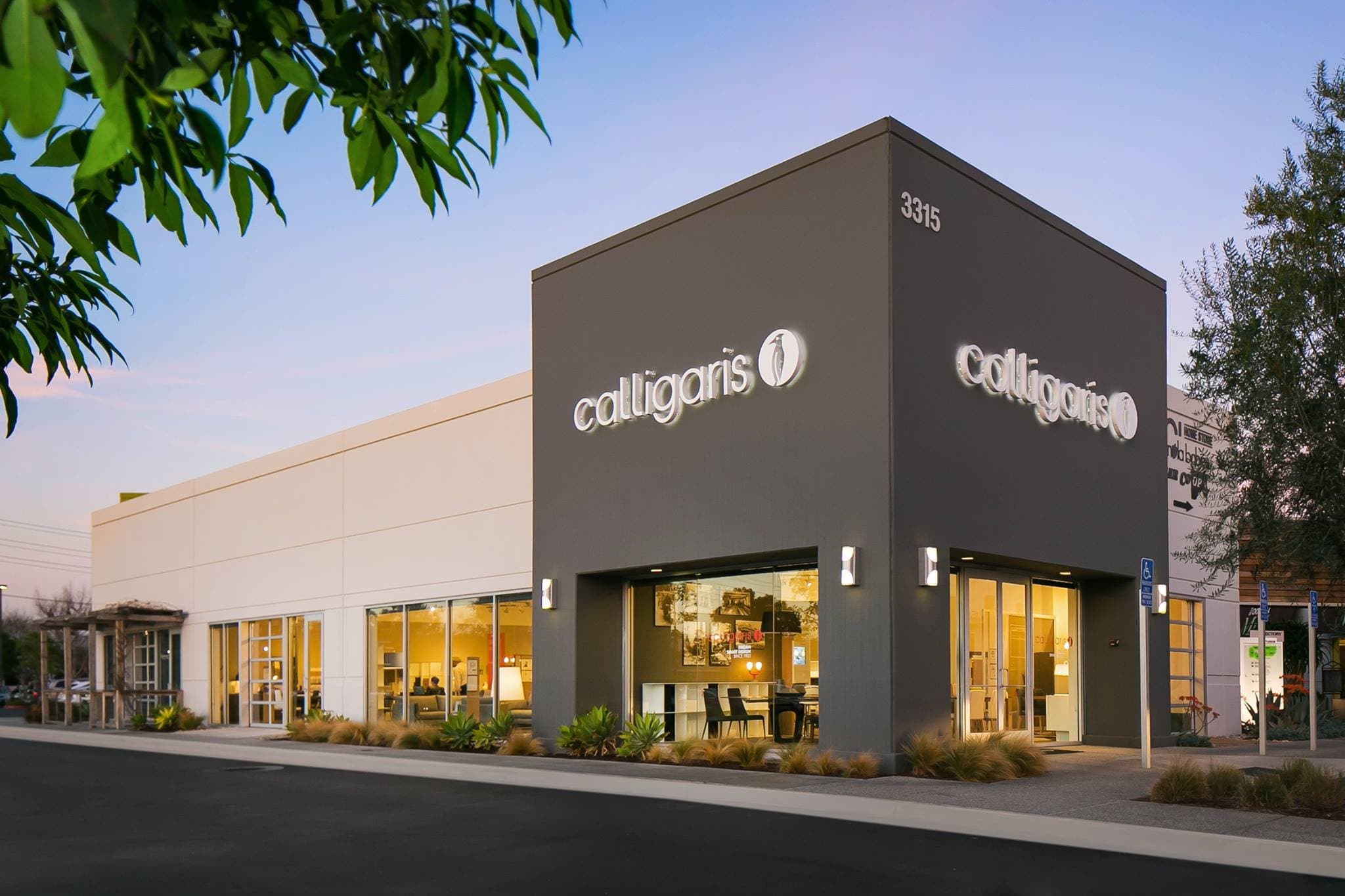 Established Southern California Custom Sign & Graphics Manufacturer